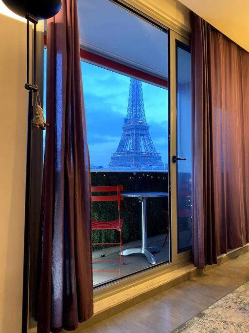 Le Suffren-eiffel Paris